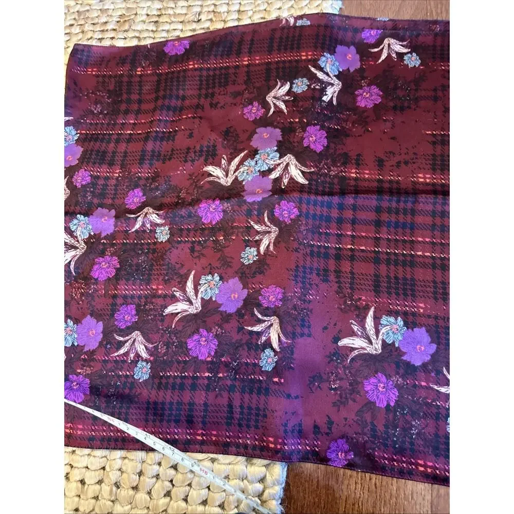 NWT Vince Camuto Oblong Scarf Red‎ Floral Plaid Pattern Satin Fabric 36x72”